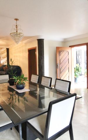 Casa à venda com 450m², 6 quartos e 5 vagas Casa à venda com 450m², 6 quartos e 5 vagasSala de Jantar