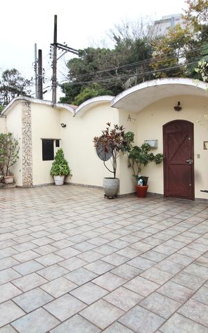 Casa à venda com 450m², 6 quartos e 5 vagas Casa à venda com 450m², 6 quartos e 5 vagasGaragem