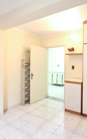 Casa à venda com 450m², 6 quartos e 5 vagas Casa à venda com 450m², 6 quartos e 5 vagasÁrea comum