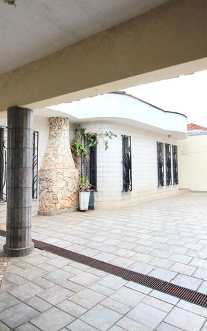 Casa à venda com 450m², 6 quartos e 5 vagas Casa à venda com 450m², 6 quartos e 5 vagasGaragem
