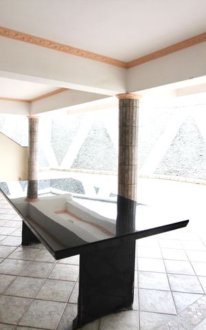 Casa à venda com 450m², 6 quartos e 5 vagas Casa à venda com 450m², 6 quartos e 5 vagasÁrea comum