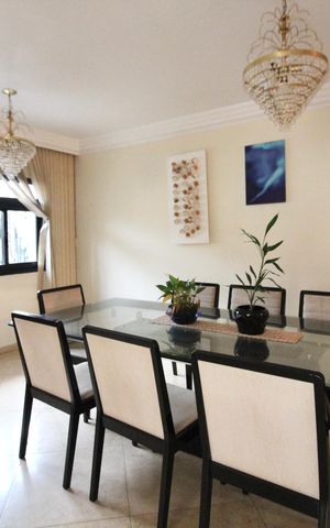 Casa à venda com 450m², 6 quartos e 5 vagas Casa à venda com 450m², 6 quartos e 5 vagasSala de Jantar