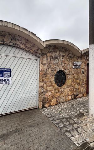 Casa à venda com 450m², 6 quartos e 5 vagas Casa à venda com 450m², 6 quartos e 5 vagasFachada