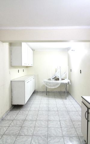 Casa à venda com 450m², 6 quartos e 5 vagas Casa à venda com 450m², 6 quartos e 5 vagasÁrea comum