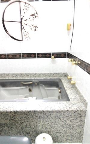Casa à venda com 450m², 6 quartos e 5 vagas Casa à venda com 450m², 6 quartos e 5 vagasBanheiro da suíte 2
