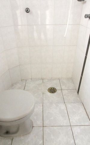 Casa à venda com 450m², 6 quartos e 5 vagas Casa à venda com 450m², 6 quartos e 5 vagasBanheiro 2