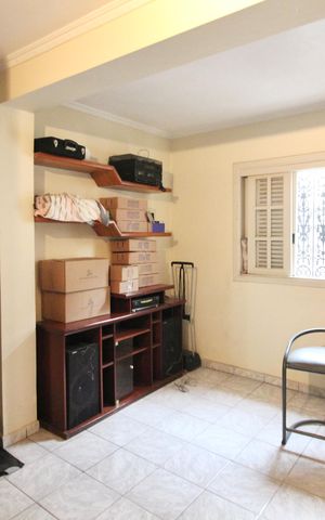 Casa à venda com 450m², 6 quartos e 5 vagas Casa à venda com 450m², 6 quartos e 5 vagasÁrea comum
