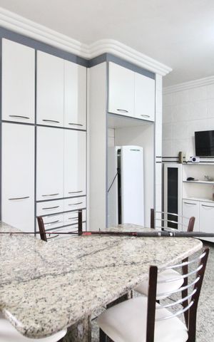 Casa à venda com 450m², 6 quartos e 5 vagas Casa à venda com 450m², 6 quartos e 5 vagasCozinha