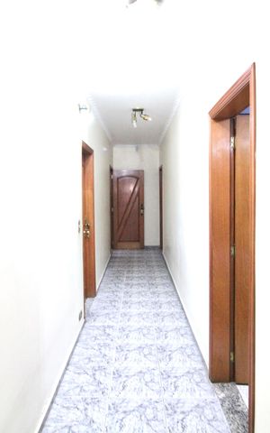 Casa à venda com 450m², 6 quartos e 5 vagas Casa à venda com 450m², 6 quartos e 5 vagasCorredor