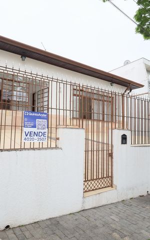 Casa à venda com 250m², 2 quartos e 4 vagasFachada