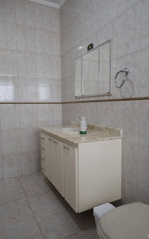 Casa à venda com 250m², 2 quartos e 4 vagasBanheiro