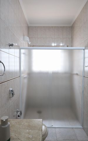 Casa à venda com 250m², 2 quartos e 4 vagasBanheiro