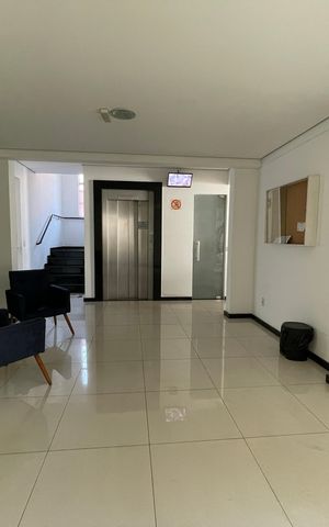 Apartamento à venda com 176m², 3 quartos e 4 vagas Apartamento à venda com 176m², 3 quartos e 4 vagasHall de entrada