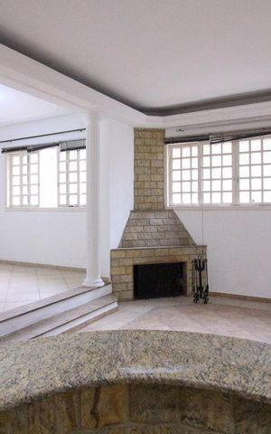 Casa para alugar com 410m², 5 quartos e 6 vagas Casa para alugar com 410m², 5 quartos e 6 vagasSala