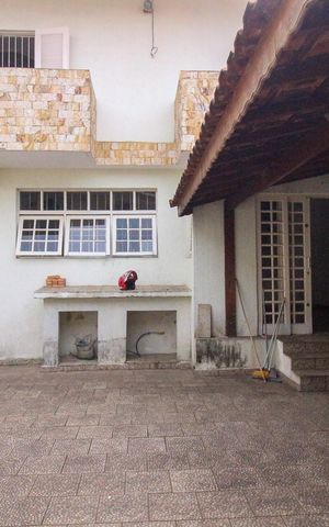 Casa para alugar com 410m², 5 quartos e 6 vagas Casa para alugar com 410m², 5 quartos e 6 vagasQuintal