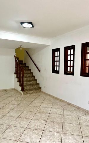 Casa para alugar com 250m², 3 quartos e 4 vagas Casa para alugar com 250m², 3 quartos e 4 vagasSala