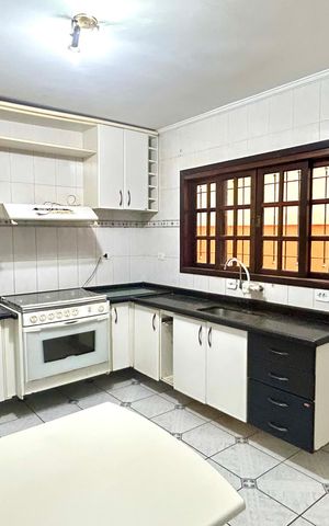 Casa para alugar com 250m², 3 quartos e 4 vagas Casa para alugar com 250m², 3 quartos e 4 vagasCozinha