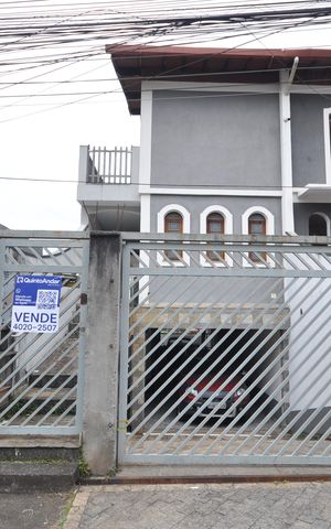 Casa à venda com 360m², 2 quartos e 3 vagasFachada