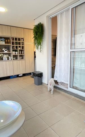 Apartamento à venda com 87m², 3 quartos e 2 vagas Apartamento à venda com 87m², 3 quartos e 2 vagasVaranda