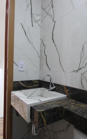 Casa de condomínio para alugar com 131m², 3 quartos e 3 vagasBanheiro social