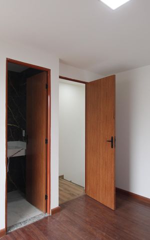 Casa de condomínio para alugar com 131m², 3 quartos e 3 vagasSuíte