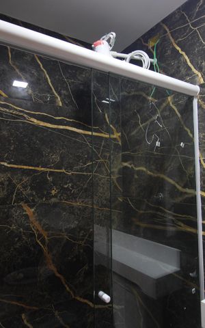 Casa de condomínio para alugar com 131m², 3 quartos e 3 vagasBanheiro da suíte
