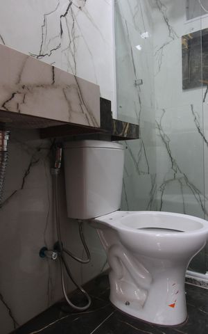 Casa de condomínio para alugar com 131m², 3 quartos e 3 vagasBanheiro social