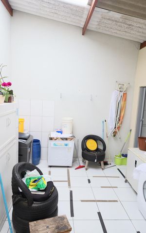 Casa à venda com 150m², 4 quartos e 2 vagasÁrea de Serviço