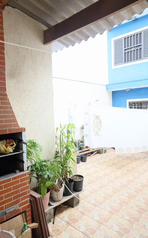 Casa à venda com 150m², 4 quartos e 2 vagasChurrasqueira