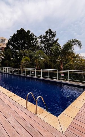 Apartamento à venda com 196m², 3 quartos e 3 vagas Apartamento à venda com 196m², 3 quartos e 3 vagasÁrea comum - Piscina