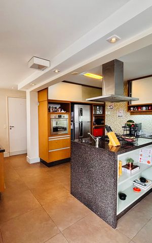 Apartamento à venda com 196m², 3 quartos e 3 vagas Apartamento à venda com 196m², 3 quartos e 3 vagasCozinha