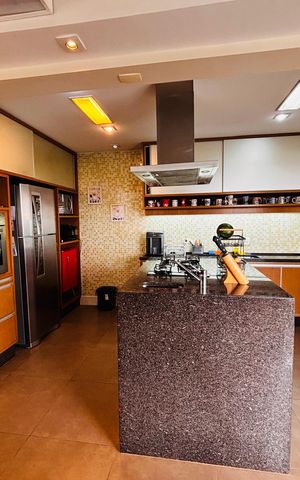 Apartamento à venda com 196m², 3 quartos e 3 vagas Apartamento à venda com 196m², 3 quartos e 3 vagasCozinha