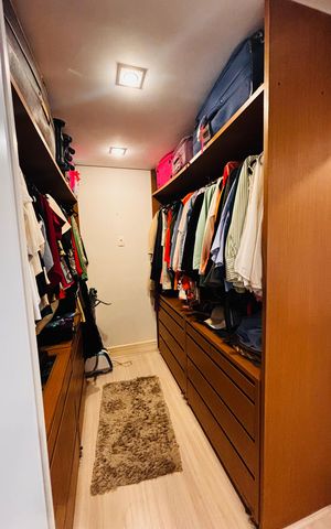 Apartamento à venda com 196m², 3 quartos e 3 vagas Apartamento à venda com 196m², 3 quartos e 3 vagasCloset da suíte 1