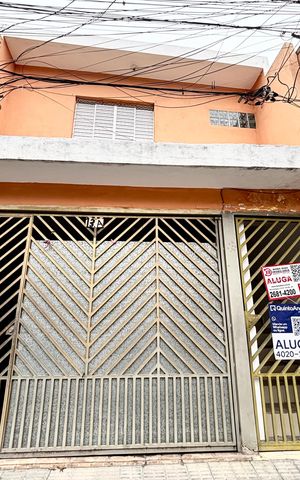 Casa para alugar com 60m², 2 quartos e sem vaga Casa para alugar com 60m², 2 quartos e sem vagaFachada
