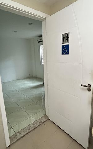 Casa à venda com 190m², 4 quartos e sem vagaBanheiro Social
