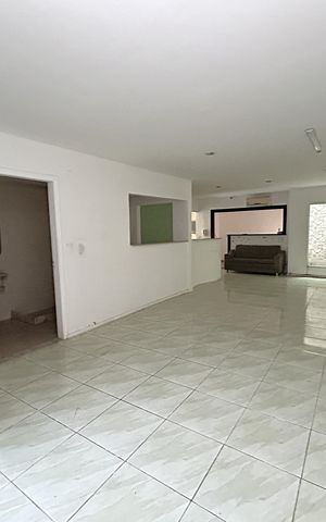 Casa à venda com 190m², 4 quartos e sem vagaSala
