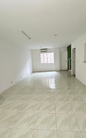 Casa à venda com 190m², 4 quartos e sem vagaSala