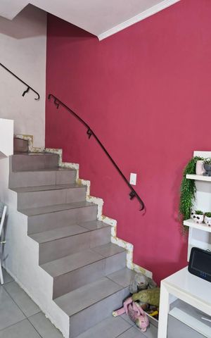 Casa à venda com 71m², 3 quartos e 1 vaga Casa à venda com 71m², 3 quartos e 1 vagaSala