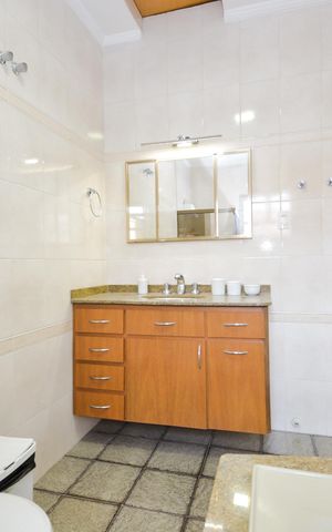 Casa para alugar com 240m², 4 quartos e 4 vagasBanheiro Social