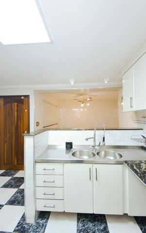 Casa para alugar com 240m², 4 quartos e 4 vagasCozinha