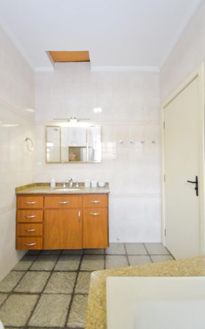 Casa para alugar com 240m², 4 quartos e 4 vagasBanheiro Social