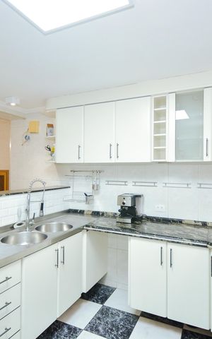 Casa para alugar com 240m², 4 quartos e 4 vagasCozinha