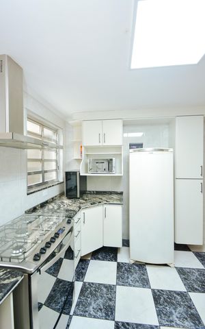 Casa para alugar com 240m², 4 quartos e 4 vagasCozinha