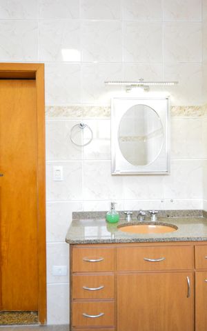 Casa para alugar com 240m², 4 quartos e 4 vagasBanheiro da Suíte