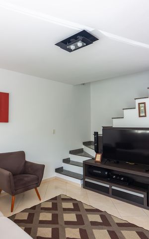 Casa de condomínio à venda com 64m², 2 quartos e 1 vaga Casa de condomínio à venda com 64m², 2 quartos e 1 vagaSala