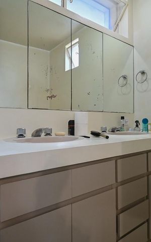 Casa à venda com 450m², 6 quartos e 4 vagasBanheiro Suíte 2