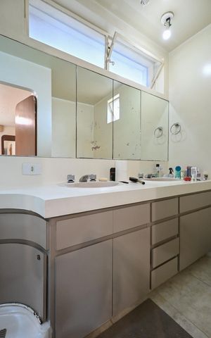 Casa à venda com 450m², 6 quartos e 4 vagasBanheiro Suíte 2