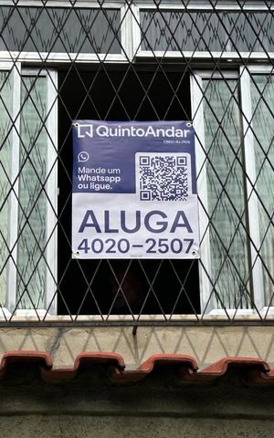 Casa para alugar com 100m², 2 quartos e sem vagaFachada + placa