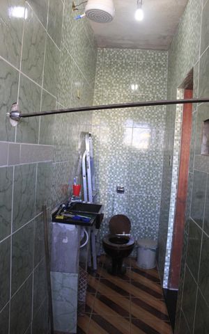 Casa à venda com 352m², 9 quartos e 5 vagasBanheiro da suíte (casa 2)