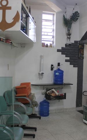 Casa à venda com 352m², 9 quartos e 5 vagasSalão
